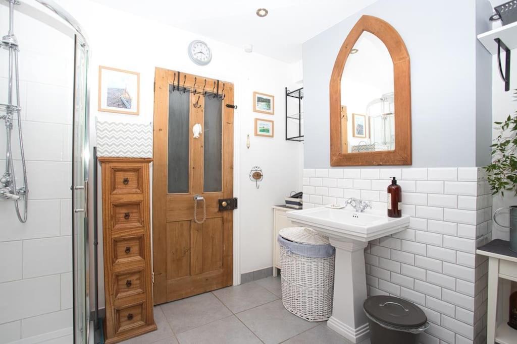 Restful And Cosy 4 Bed Home Minutes From The Beach Sandgate Exterior foto
