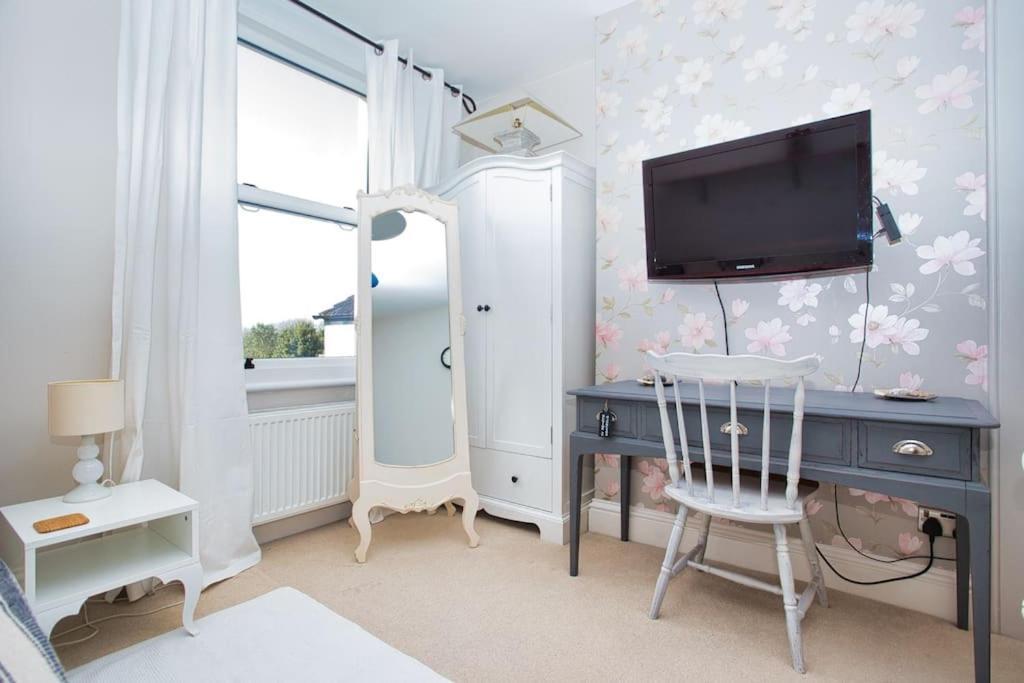 Restful And Cosy 4 Bed Home Minutes From The Beach Sandgate Exterior foto